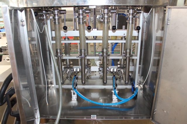 TÖLTŐGÉP 4 fej (2).JPG