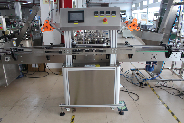 Üvegek lezáró gép (3).JPG