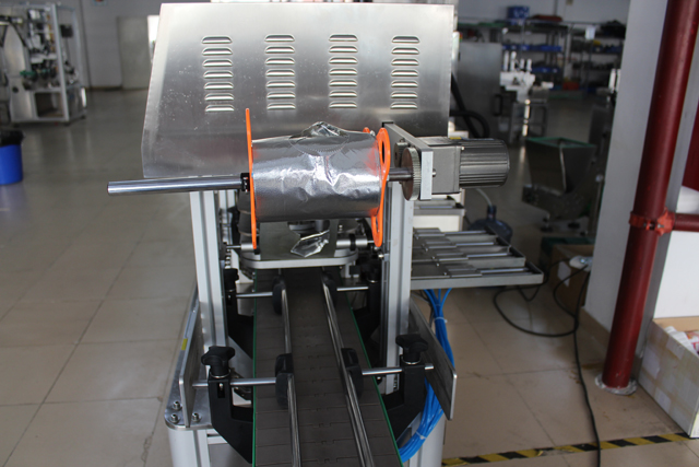 Üvegek lezáró gép (1).JPG