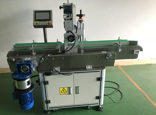 címkéző rúzsgép testreszabott.jpg