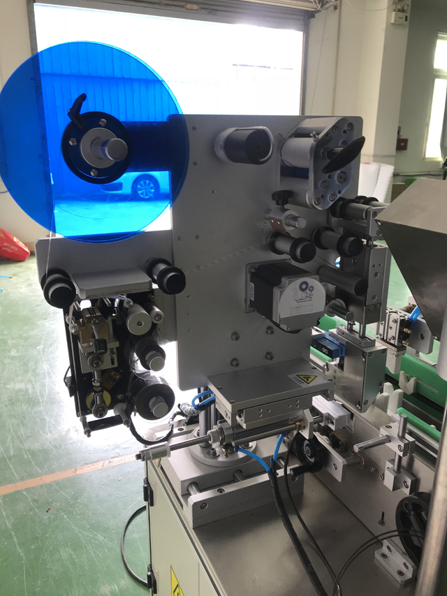 címkéző gép nyomtatóval.jpg