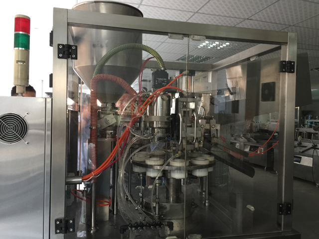 close pictures of tubes filling sealing machines csőtöltő tömítőgépek működési elve.jpg