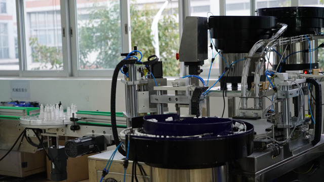 töltősapka címkézés képek.jpg