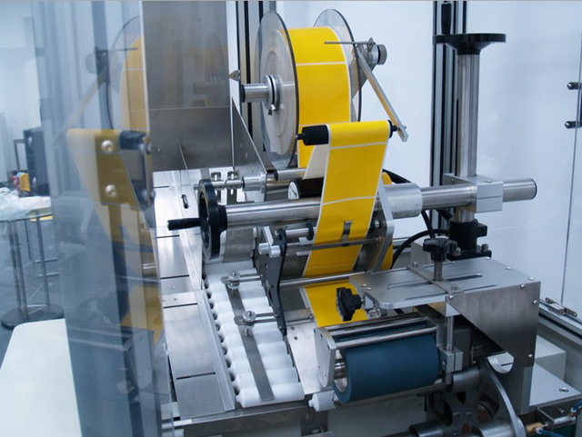 feeding tubes labeling process részletek a címkéző gépekhez.jpg