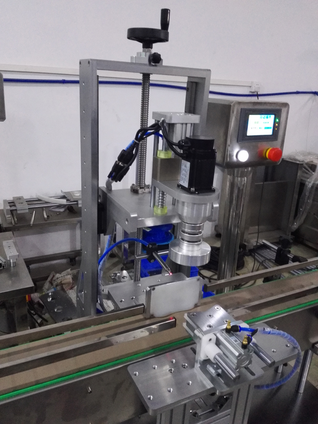 egyfejű kupakoló gép tégelyek.jpg