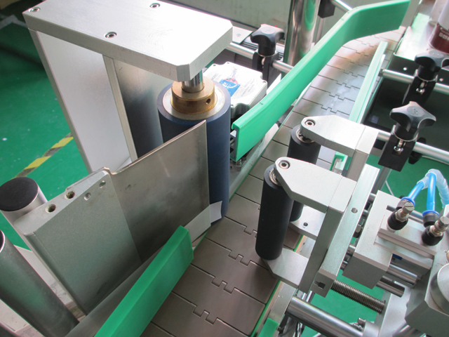 PLC controlling system bottle labeling machine CÍMKÉZŐ BERENDEZÉSEK PALACKOK PLC2.jpg