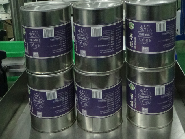 automatic vertical round bottle labeling equipment KEREK KONDRONOK CÍMKÉZŐ ETIKETTIERMASCHINE.jpg