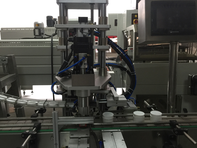 üvegek lezáró gépe.jpg