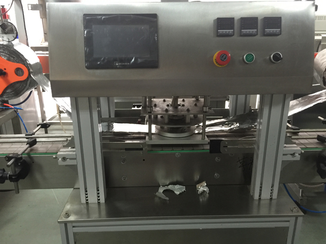 üvegek lezáró gépe.jpg