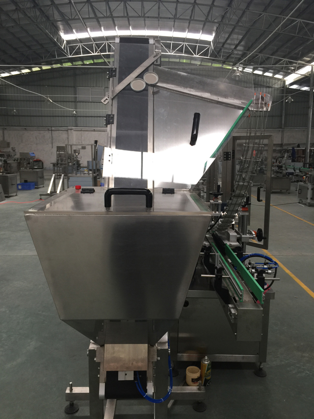 sapkák automatikus etetőrendszer.jpg