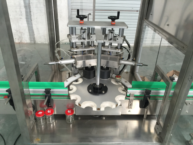 sapkák vákuum kupakolás automatikus rendszerrel.jpg