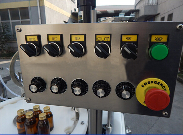 buttons for capping machine gombvezérlés a kupakológéphez.jpg