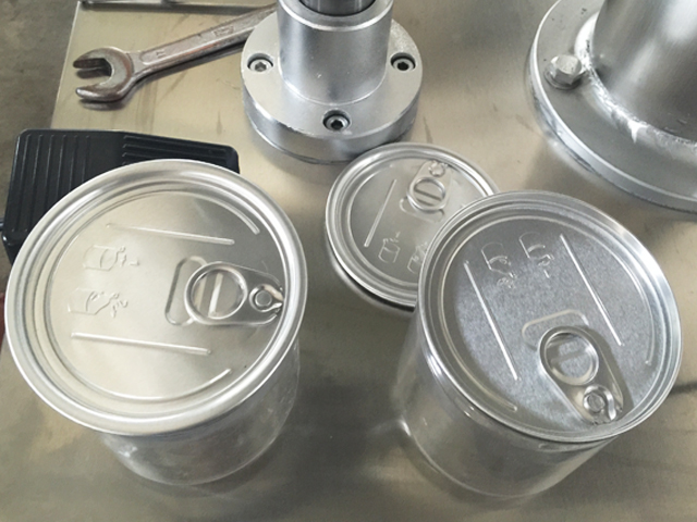 fémdobozok kupakoló gépe.jpg