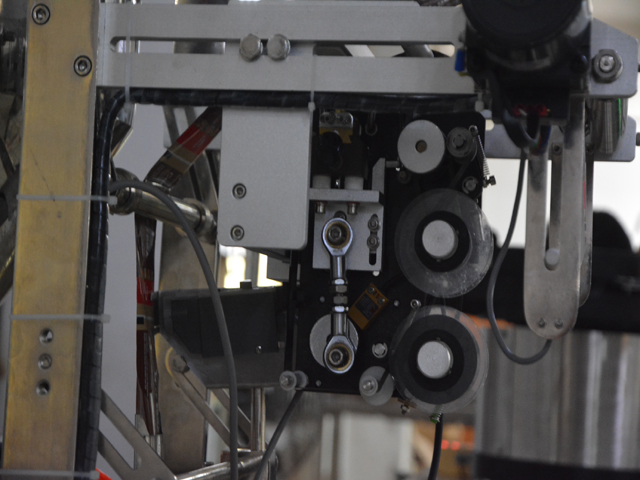 dátum kódoló rész folyékony töltőanyaghoz zacskókba.jpg