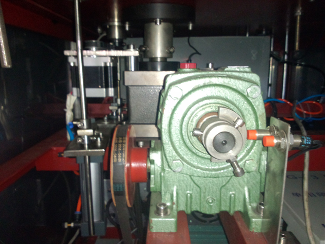 internal tubes filling sealing machine tubustöltő tömítő félautomata.jpg