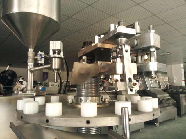 metal tubes filling folding machine csőtöltő tömítőgépek raktáron.jpg