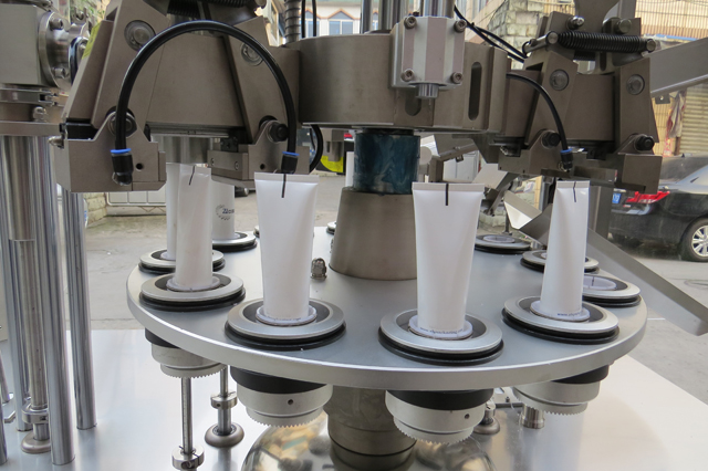 csőtöltő tömítővonal.jpg