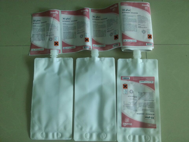 táskák címkéző gépek félautomata (4).jpg