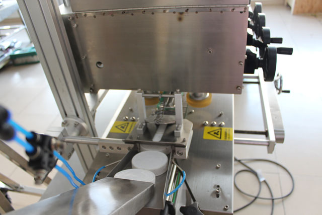 kupakoló gép emeléssel (1).JPG