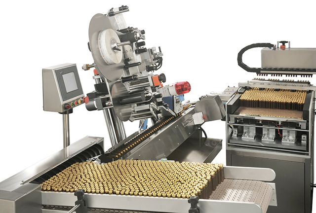 palackok behelyezése etetőrendszer.jpg