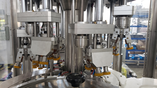 8 hes csavaros kupak.jpg