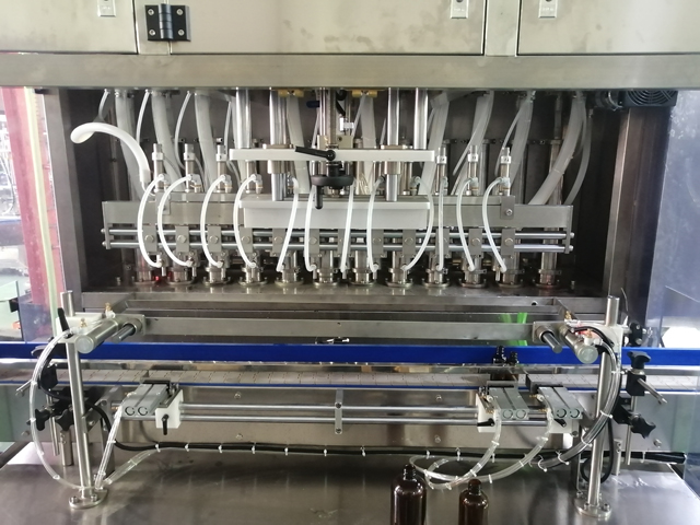 12 fejes töltőgép keverőfűtővel (4).jpg