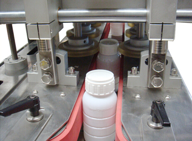 csavaros kupakoló berendezés.jpg