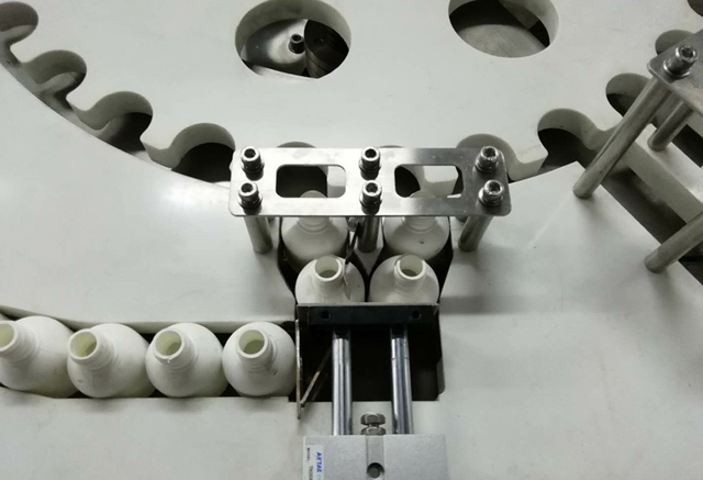 palackok adagolója.jpg