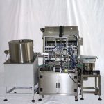 Monoblokk hajápoló olaj kis flakonok töltő- és prészáró gép