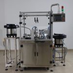 Monoblokk kis csepp csőtöltő dugós kupakoló gép