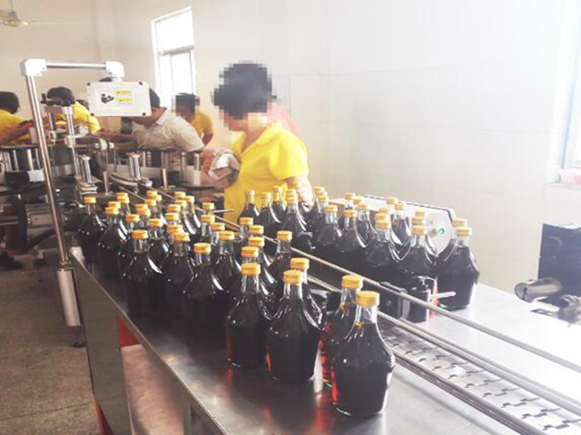 Factory.jpg-ben futó gépek