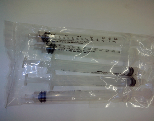 syringes fecskendőtöltés közelebb.jpg