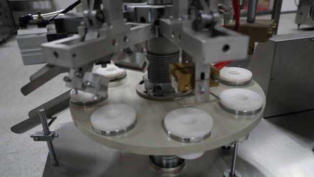 félautomata csőtöltő Sealer line.jpg