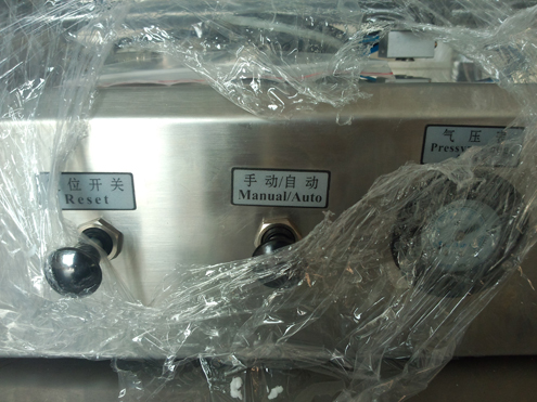 liquid filler semi automatic 8 oz-os flakonok hajzseléhez.jpg