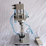 Félautomata pneumatikus asztali parfümös üveg sajtológép