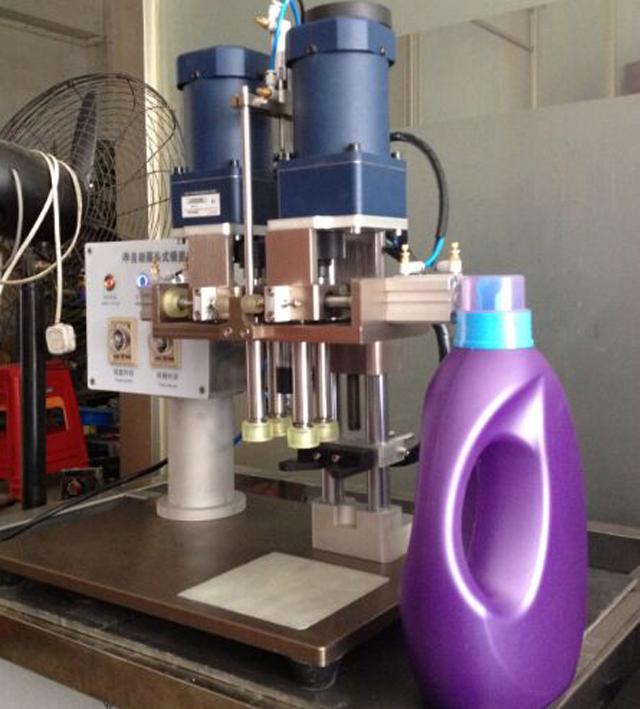 clear pictures for screw capping machinery CSAVAR CAPPER gépek.jpg