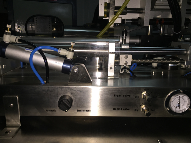 horizontal filling machine for filling process vízszintes töltőgép tubusokhoz filler sealer.jpg