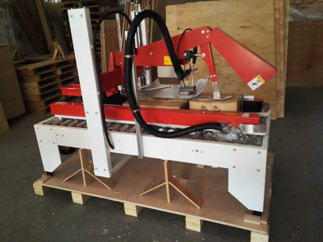 forró ragasztós kartondoboz lezáró gép.jpg