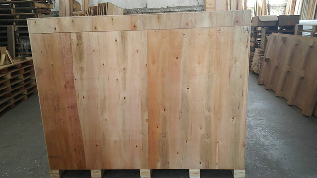 karton lezáró fa tokban.jpg