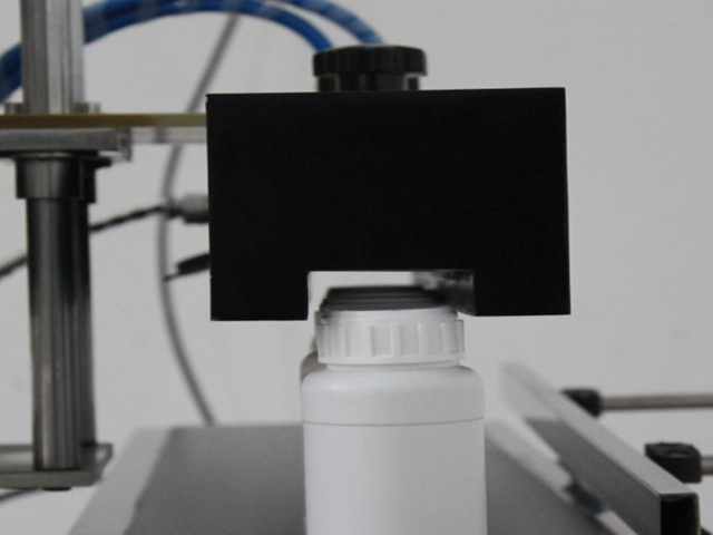 alagút típusú indukciós tömítőgép.jpg