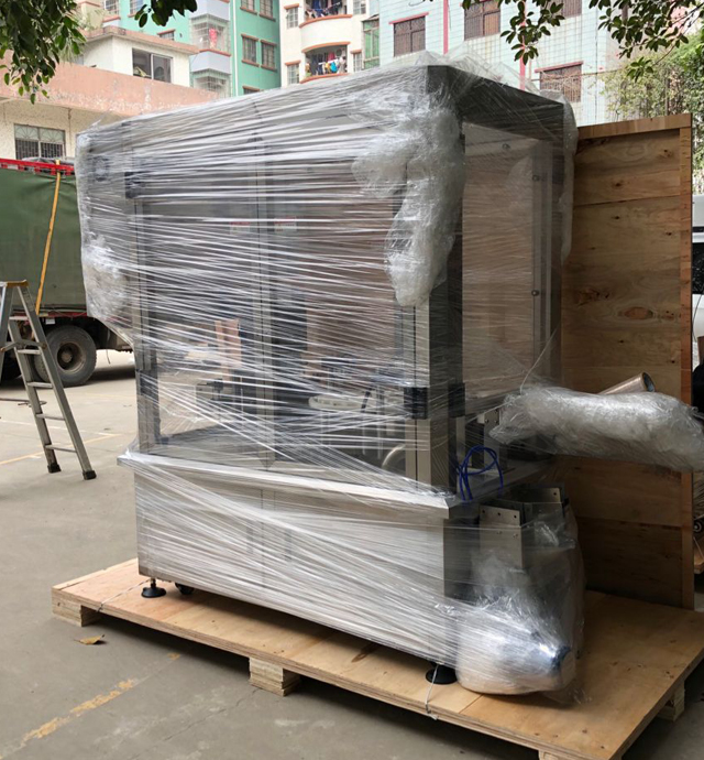 krémes üvegek kupakoló gép fa tokban